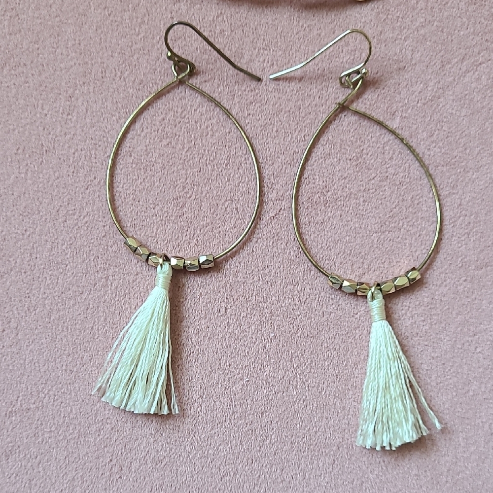 Gold and Cream Jewelry Set (2 Earrings, 1 Bracelet) - Picture 2 of 10